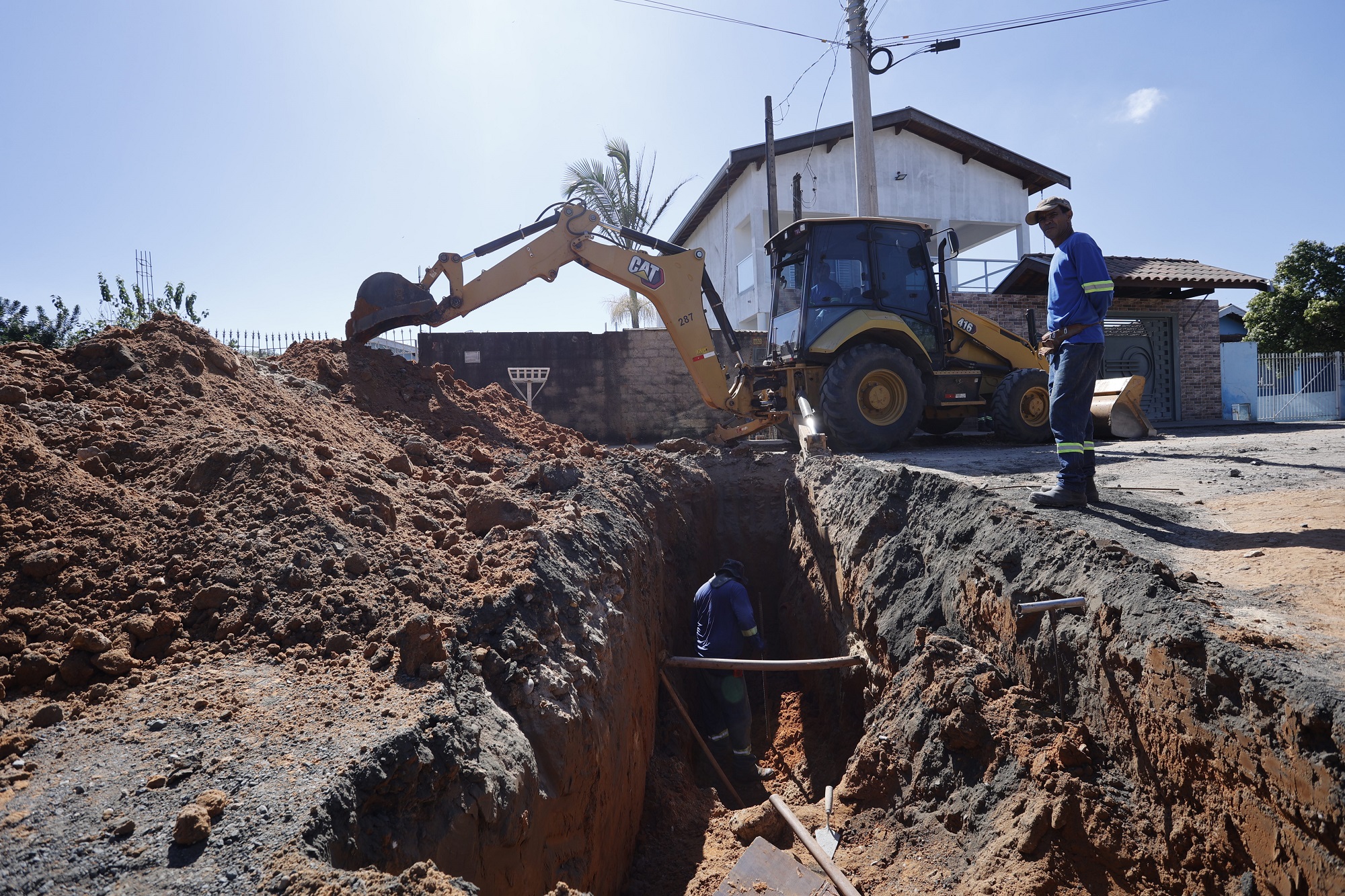 Prefeitura inicia obras de pavimentação na estrada Rosa Francelina de